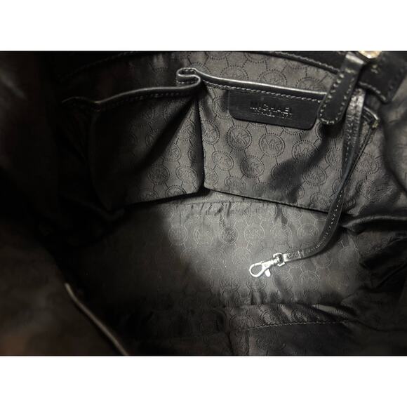 Michael Kors Jet Set Black Signature Tote w/Silver Hardware - Picture 6 of 9